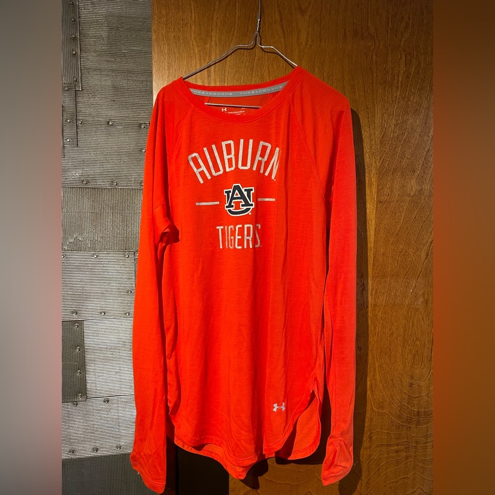 Auburn Under Armour Women’s Small Orange Long Sleeve T-Shirt.
